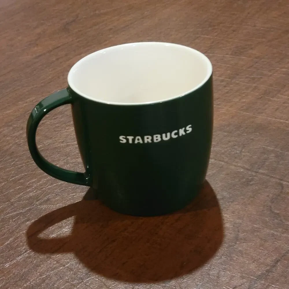 2011 Starbucks Cristmas Holly Mug Green Holiday Cup 14oz.